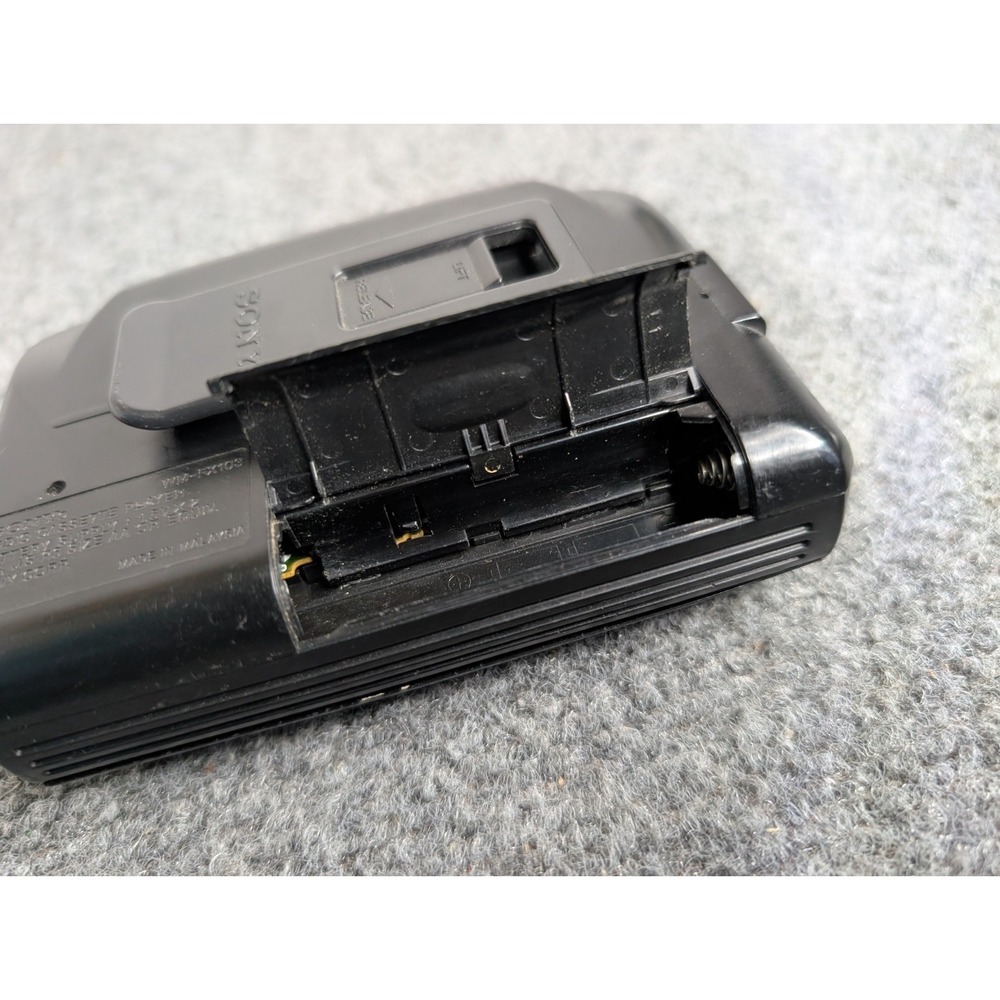 Sony Walkman FM/AM WM-FX103 Radio Cassette Player Mega Base Anti-Rolling Black - Picture 11 of 12